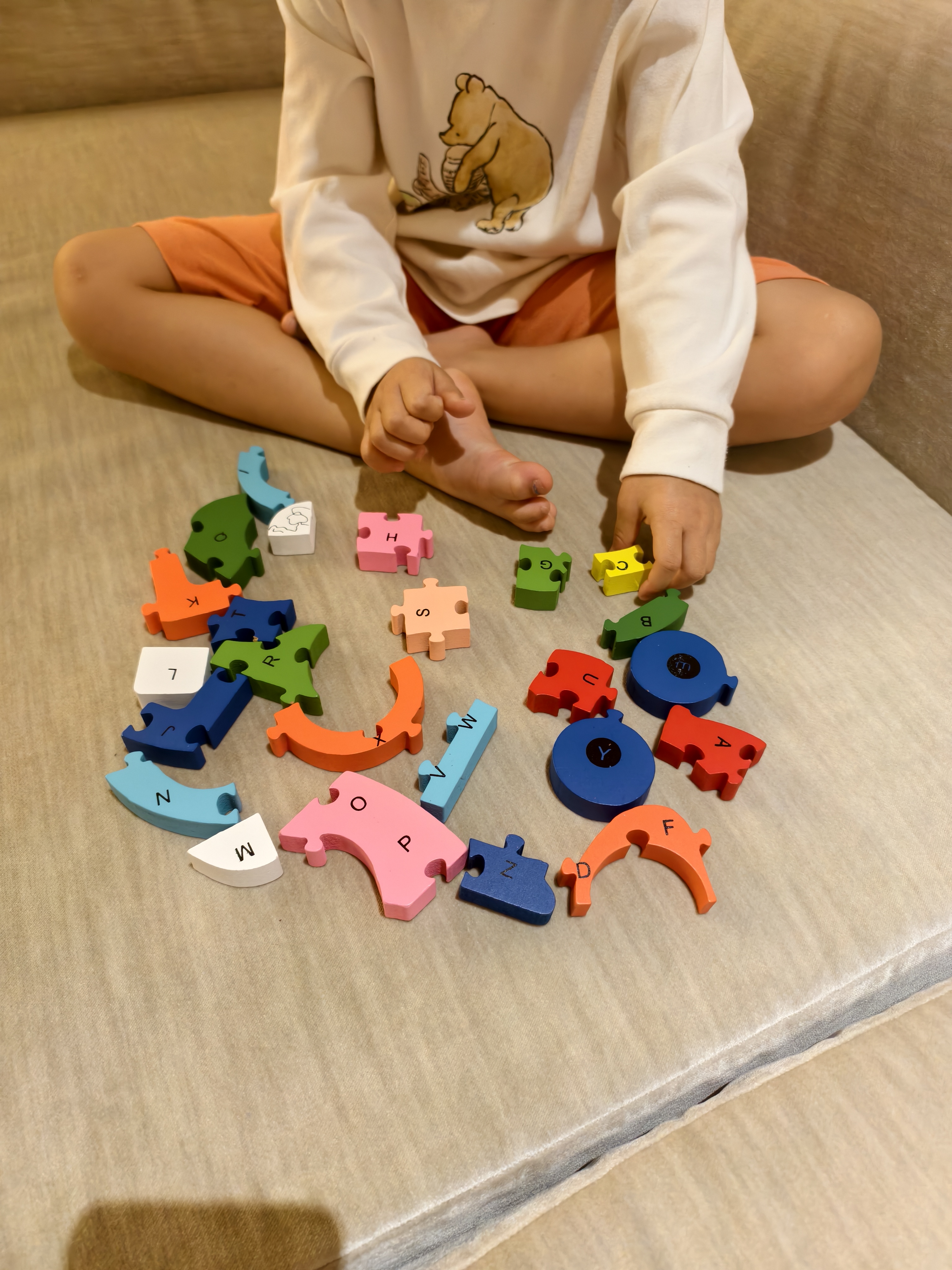 独自寻找gay吧无果只好回酒店陪小朋友玩